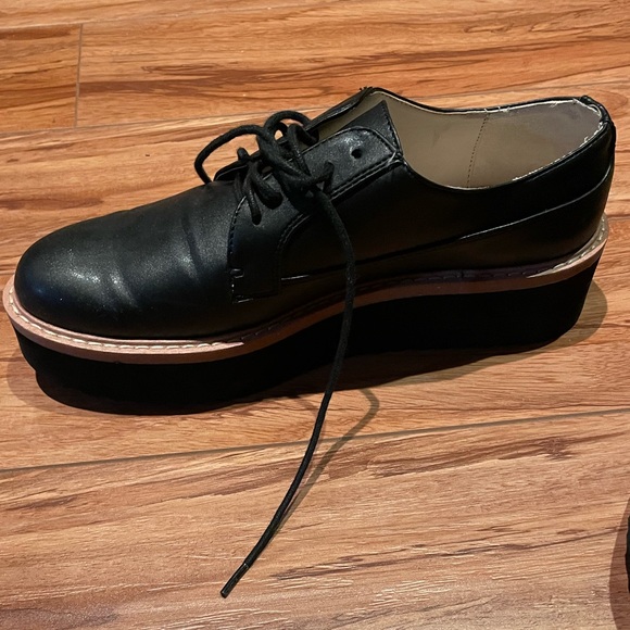 Shoes in size 6.5 - Picture 4 of 6